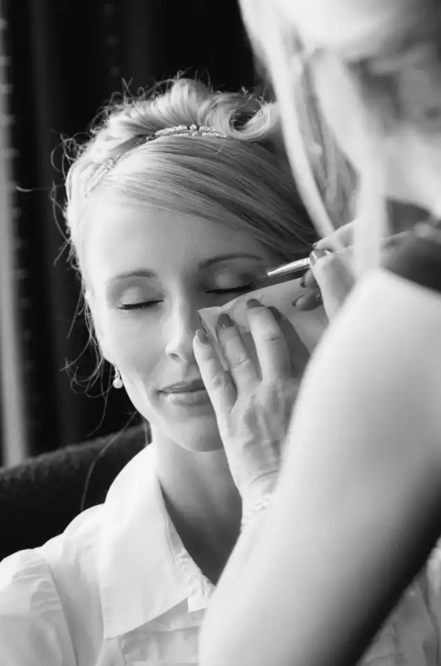 Lucy & Michael 8 Bride gets mascara applied - Scott Gilbert Wedding Photography
