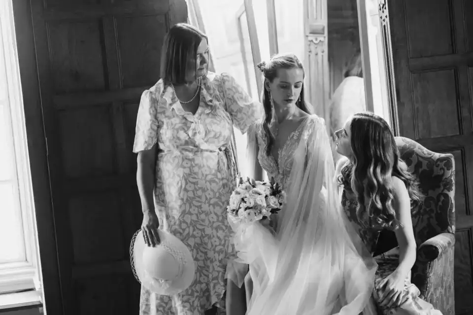 Elegant bridal dress - Scott Gilbert Wedding Photography